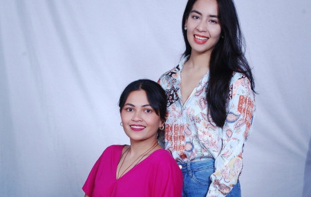 आशंसा थापा (बायाँ) र विशाखा राणा।